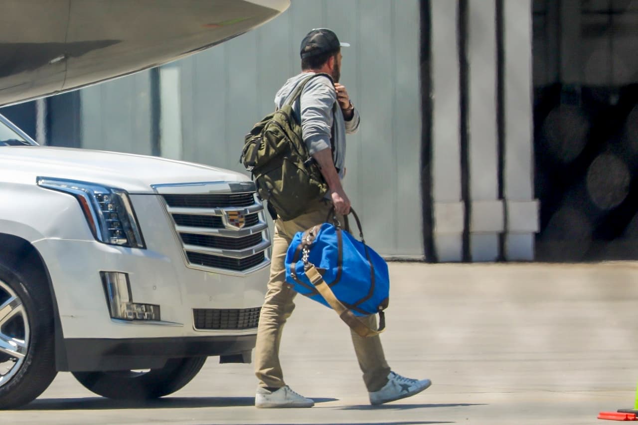 "Tienen mucho en común y es 
<b><a href="https://www.univision.com/famosos/jlo-besando-a-ben-affleck-fotos" target="_blank">como si nunca hubieran terminado su relación</a></b> hace años. La han retomado justo donde la dejaron".
<br>