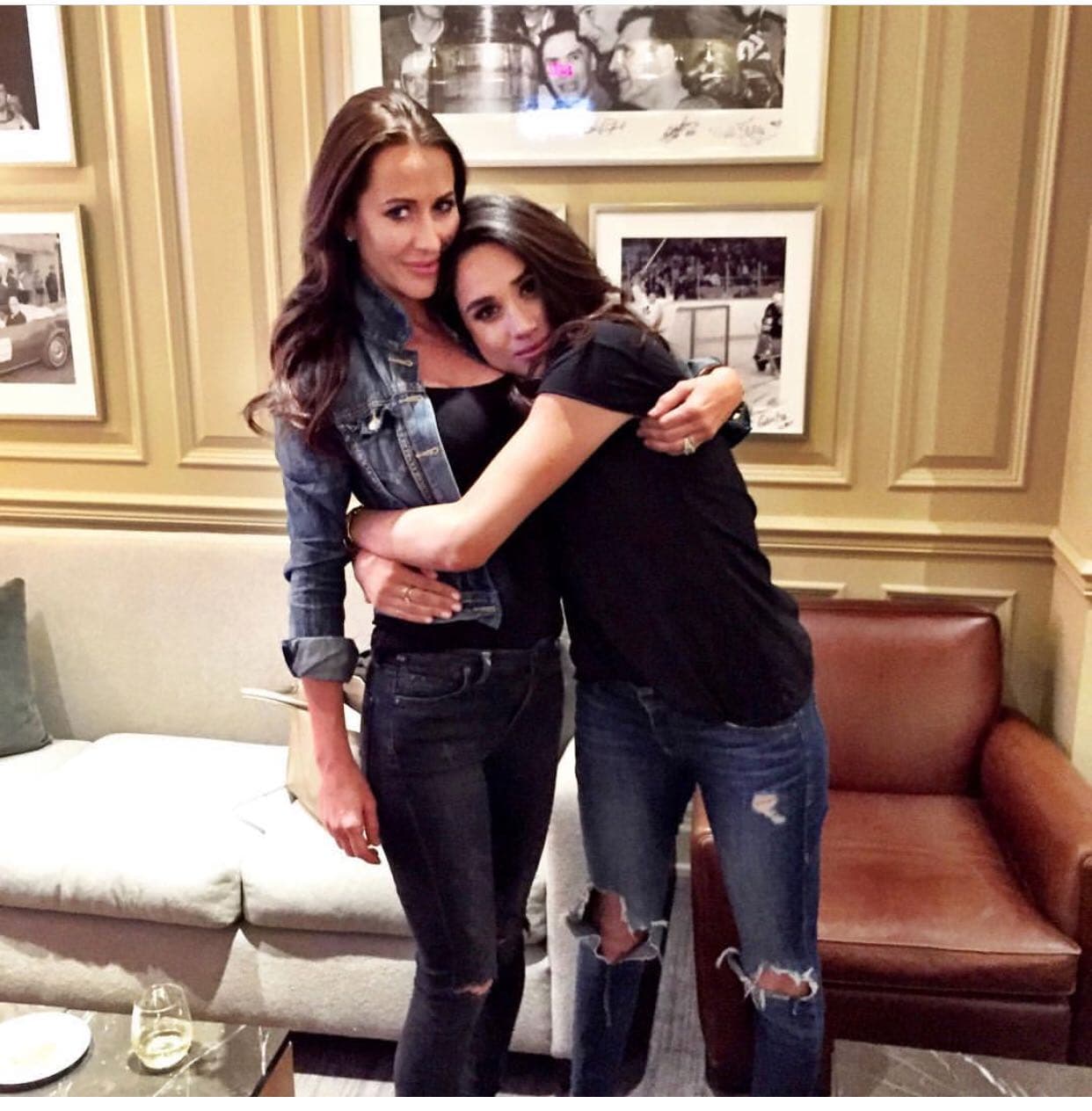 La estilista de origen canadiense decidió defender a su querida amiga con 
<b><a href="https://www.instagram.com/jessicamulroney/?hl=es-la" target="_blank">un mensaje en su cuenta de Instagram</a></b>, el cual publicó el martes 20 de agosto por la noche.