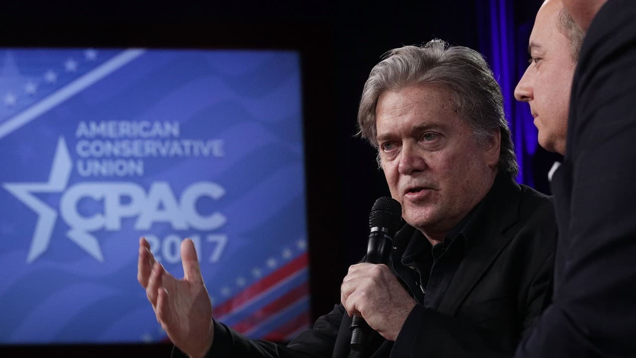 Una prensa "llorona" y un país con solo "una cultura": cuatro comentarios polémicos de Steve Bannon, el asesor clave de Trump