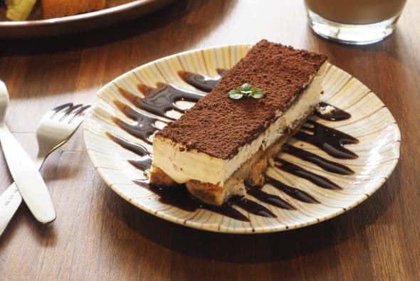 El secreto, según su mamma. “La clave real para el tiramisú de mi madre es una buena cantidad de tu licor favorito en el café, y agregarle cáscara de limón a los huevos”. ¿Qué tal?