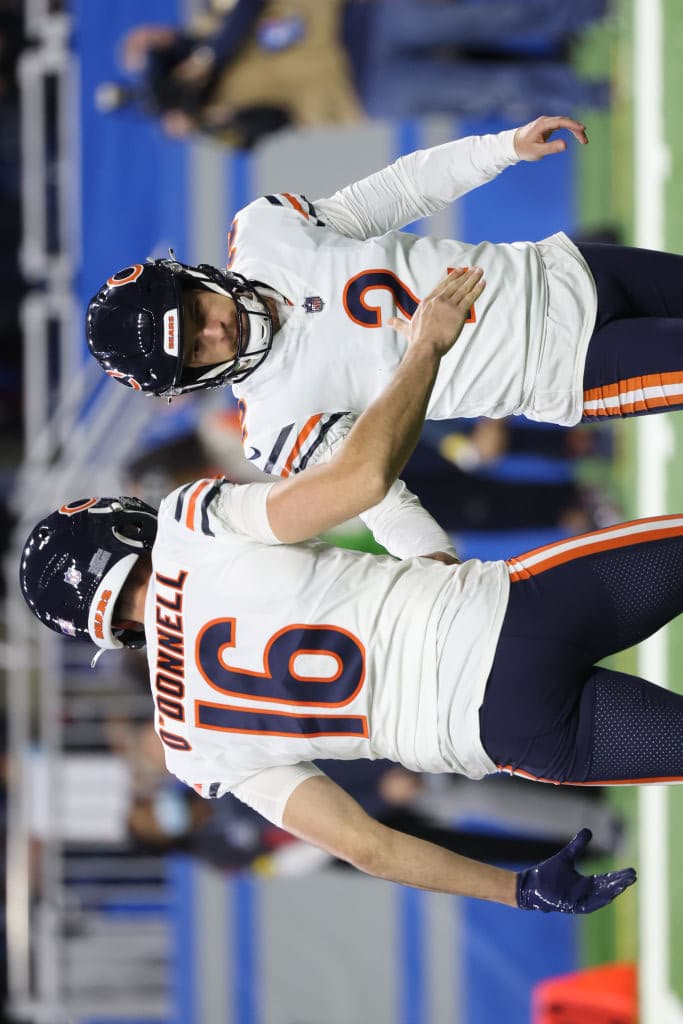 Los Chicago Bears le roben el primer triunfo a Detroit en los últimos segundos 16-14, Las Vegas Raiders sufren mucho en Dallas, pero vencen 36-33 en el overtime y Buffalo aplastó a New Orleans 31-6 en el Superdome.