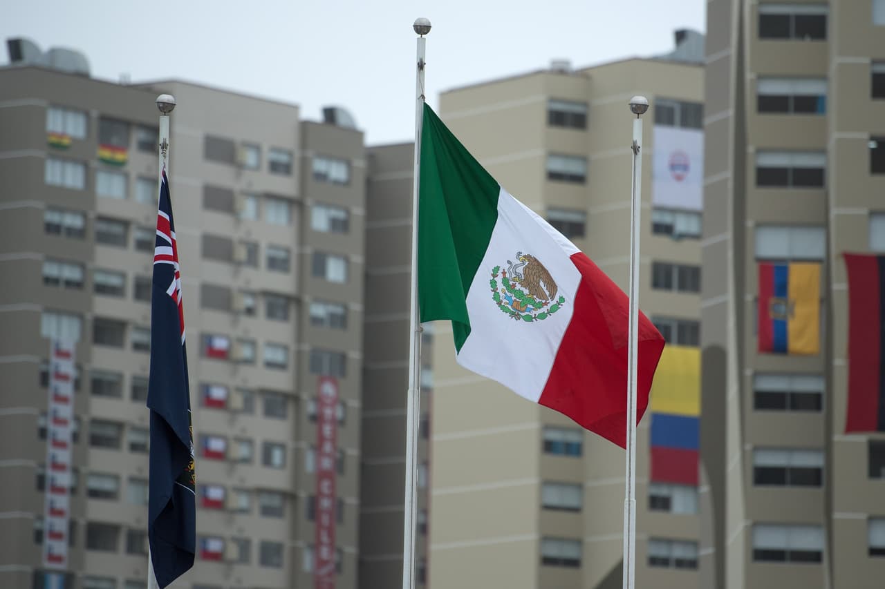 México — Los Ángeles | 
<a href="https://consulmex.sre.gob.mx/losangeles/index.php/es/home" target="_blank">Sitio web </a>
<br>2401 West Sixth Street 
<br>Los Ángeles CA 90057 
<br>Teléfono: (213) 351-6800
<br>Correo: lapublico@sre.gob.mx