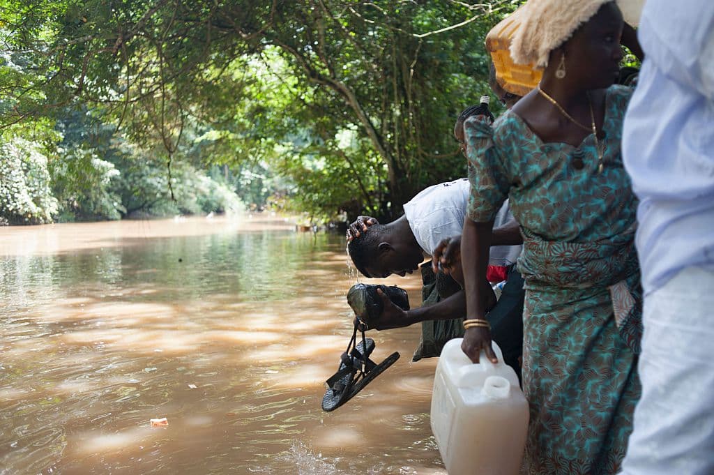 Durante 12 días, llegan habitantes de Nigeria y todo el mundo para honrar a la diosa pero también con el propósito de hacerse una "limpia", para deshacese de malas energías, vibras y malos pensamientos. Se llama el Ritual Iwopopo.