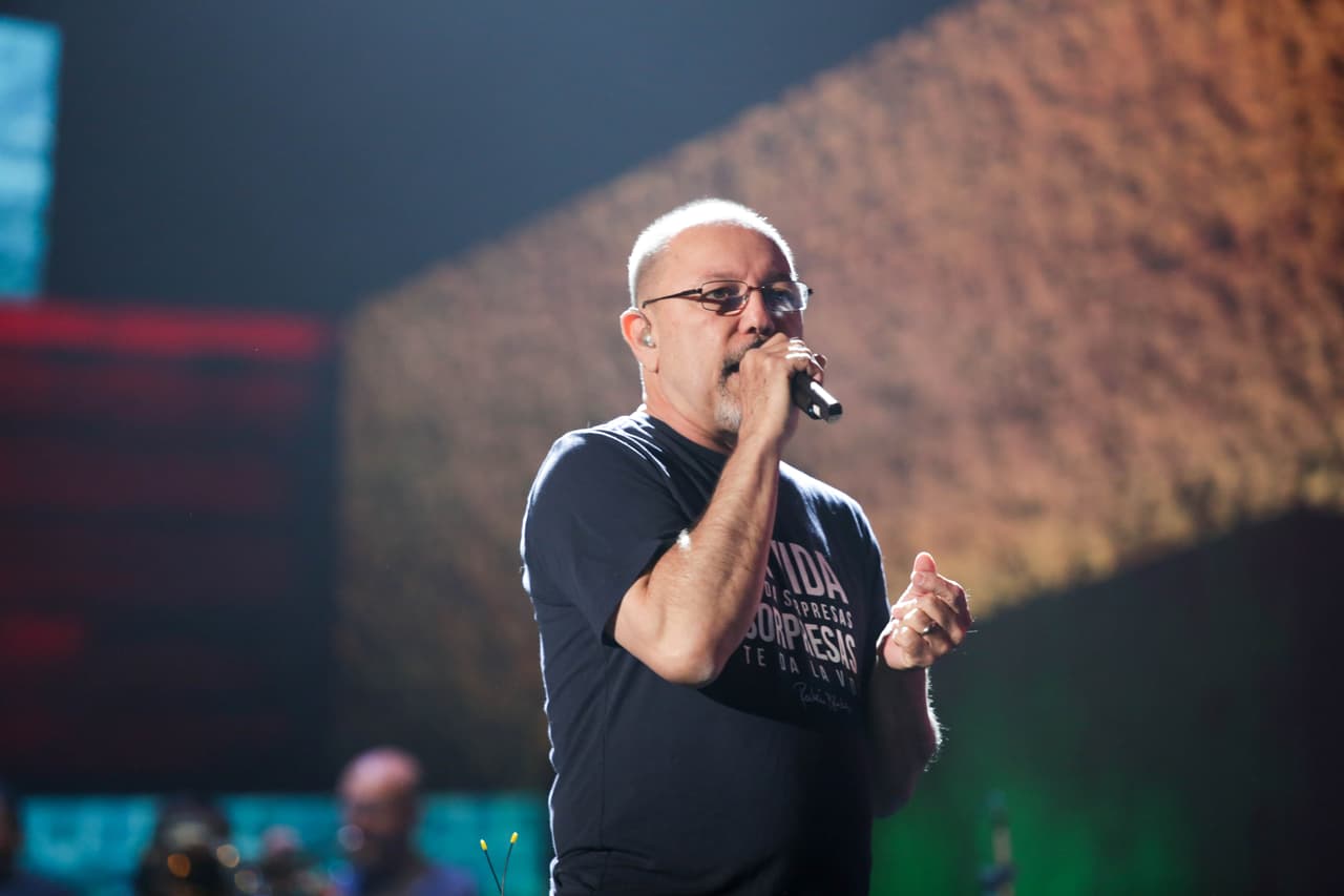 El salsero viene con todo para arrasar.