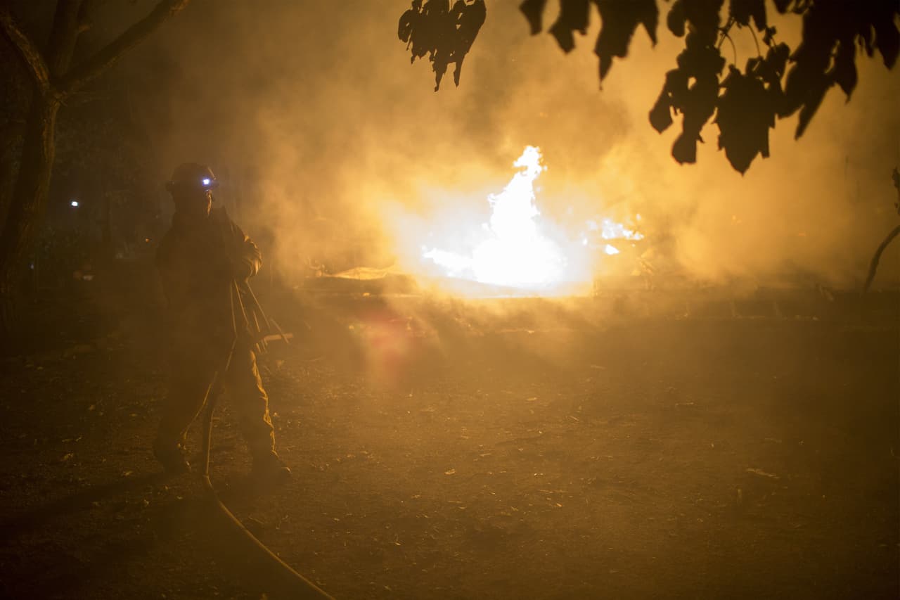 “¡Salgan de sus casas!”: la dramática evacuación en uno de los incendios en California