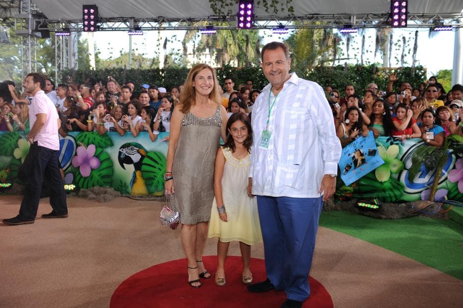 Aquí en otra alfombra de Premios Juventud, donde la familia De Molina posa para los fotógrafos.