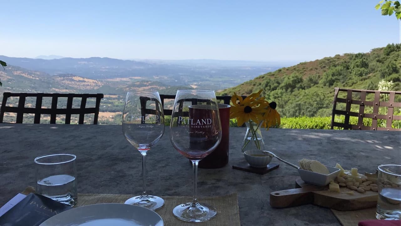 Para Ana llegar al tercer piso es una bendición y había que brindar por ello.