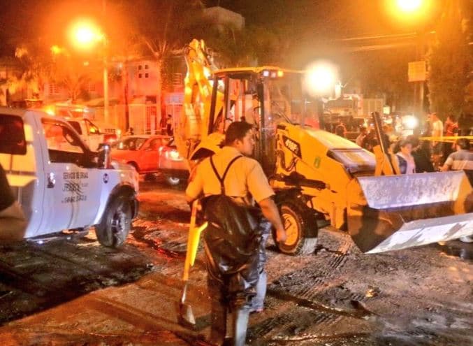 En algunos lugares, 
<b>el agua arrastró lodo y rocas</b> que dañaron las viviendas.
<br>