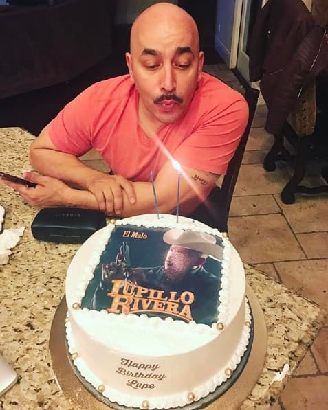 El 4 de mayo de 2018 Lupillo Rivera comenzó el proceso de divorcio en el condado de Riverside, "por diferencias irrencociliables". Cabe señalar que en años anteriores el compositor había defendido su romance a capa y espada e incluso llegó a tener diferencias con su familia, ya que no aceptaban la relación.