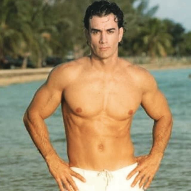 Ahora toca el turno del guapísimo David Zepeda, quien en Tres Veces Ana nos ha llenado de ternura.
