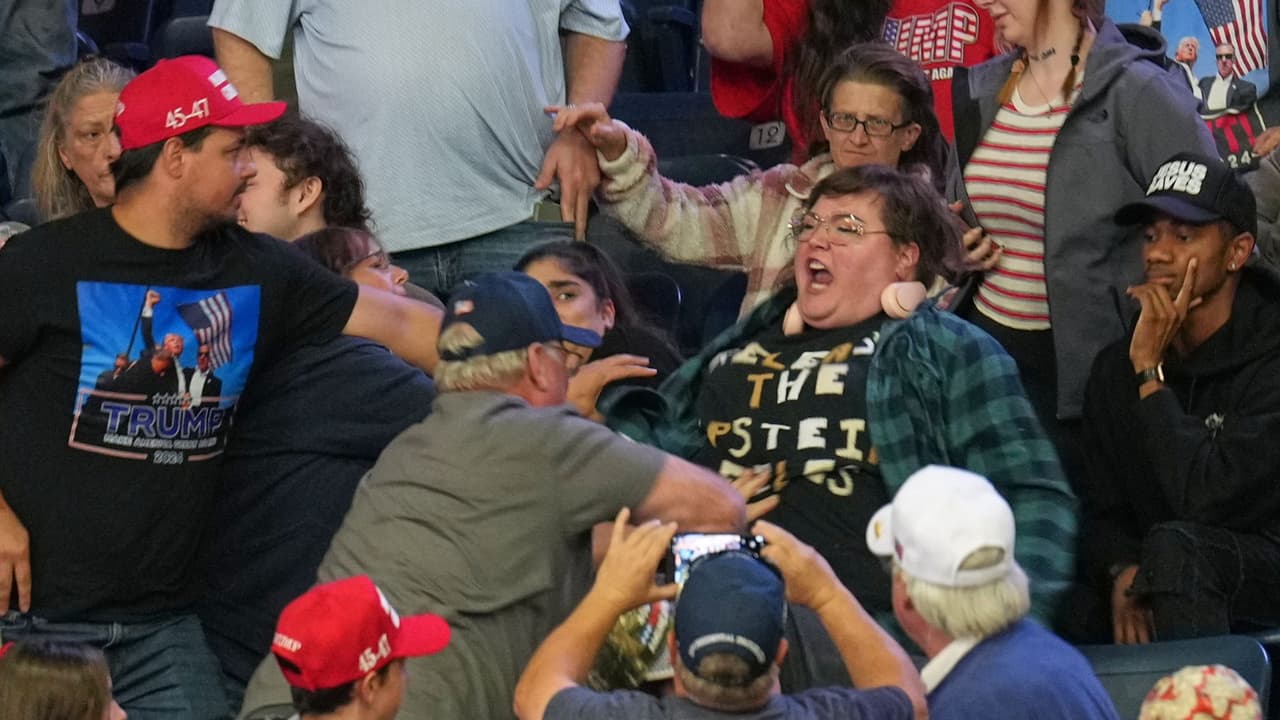 Tensión en Ohio: Esto pasó en un mitin de Trump y una persona que protestó para pedir la liberación de archivos Epstein
