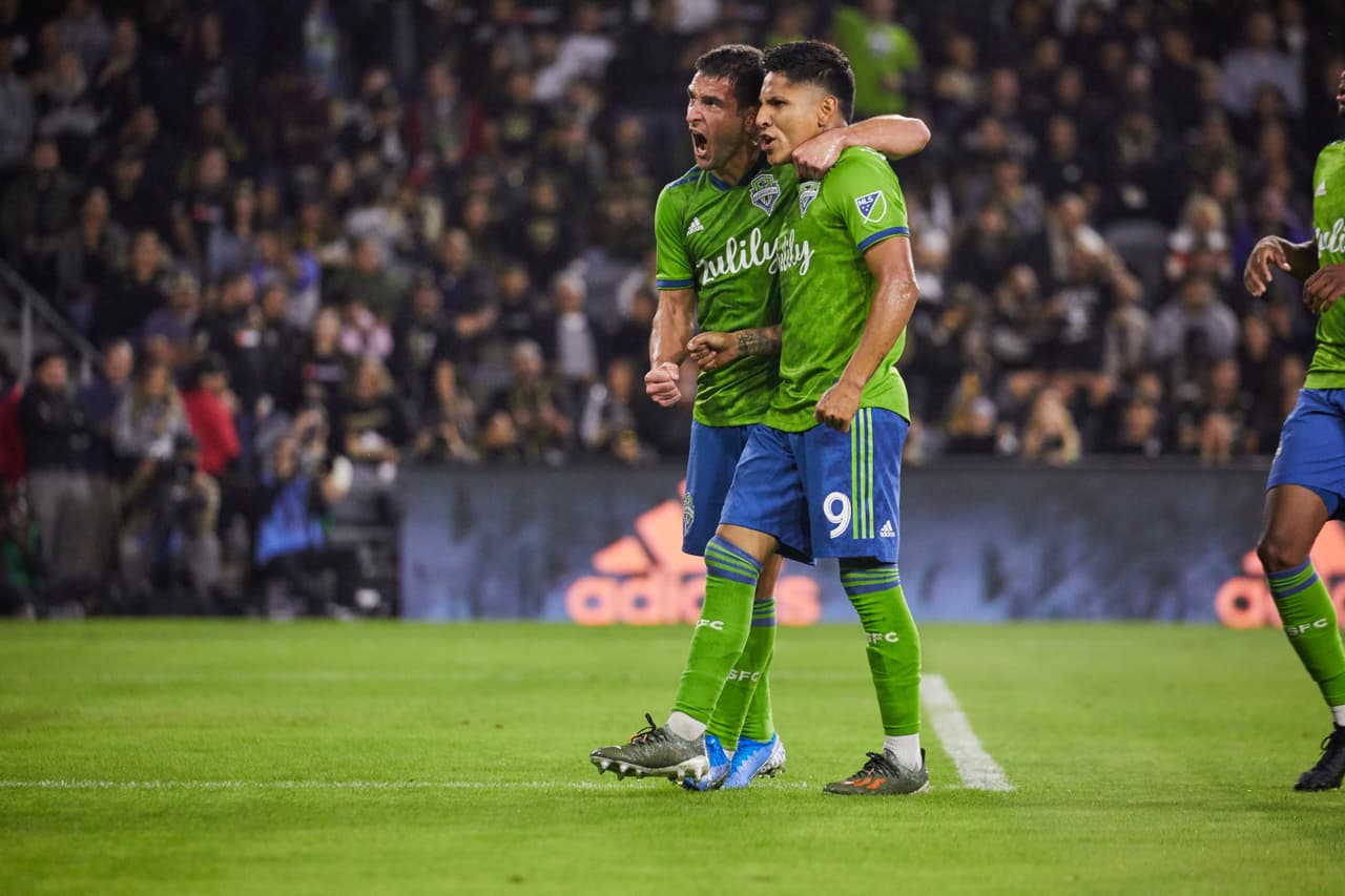 Edaurd Atuesta (17’) abrió el marcador para LAFC. Raúl Ruidíaz (22’, 64’) y Nicolás Lodeiro (26’) anotaron por los visitantes.