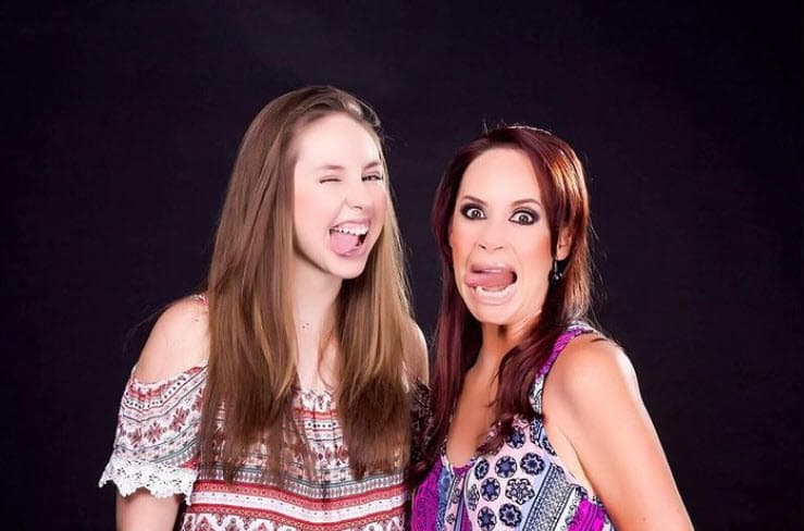 La chica es producto del matrimonio que el actor tuvo por 8 años con Ginny Hoffman, a quien él ha acusado estar detrás de estos señalamientos motivados por una supuesta 
<b><a href="https://www.univision.com/famosos/actor-de-la-usurpadora-niega-haber-cometido-acciones-reprobables-en-contra-de-su-hija-fotos" target="_blank">"venganza" contra él. </a></b>
<br>