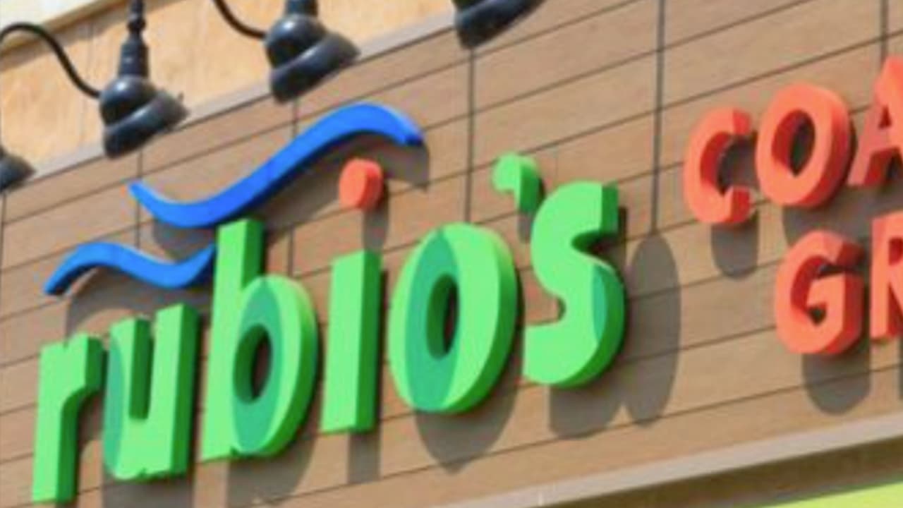 El 26 de octubre pasado, la cadena de restaurantes con base en California, anunció que también se acoge a bancarrota debido a la crisis del coronavirus. A la fecha,
<b>ya cerraron 20 locales ubicados en California, Nevada y Arizona.</b>