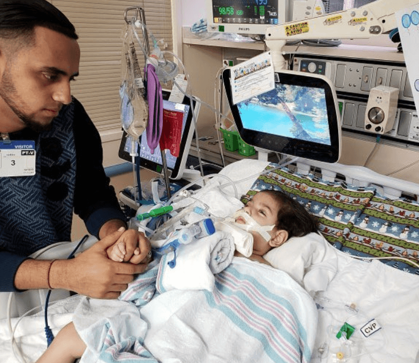Este niño de 2 años se está muriendo, pero su madre no puede venir a verlo por el veto migratorio de Trump, según la familia