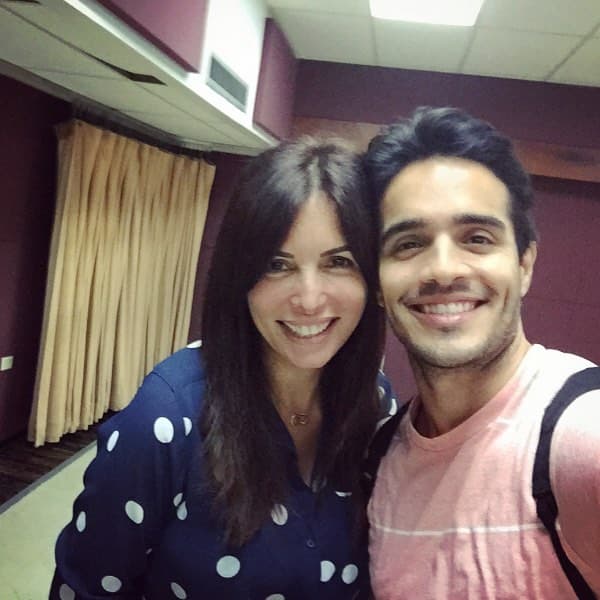 En las obras que realizó en Puerto Rico, el actor y cantante contó con el apoyo de Giselle Blondet.