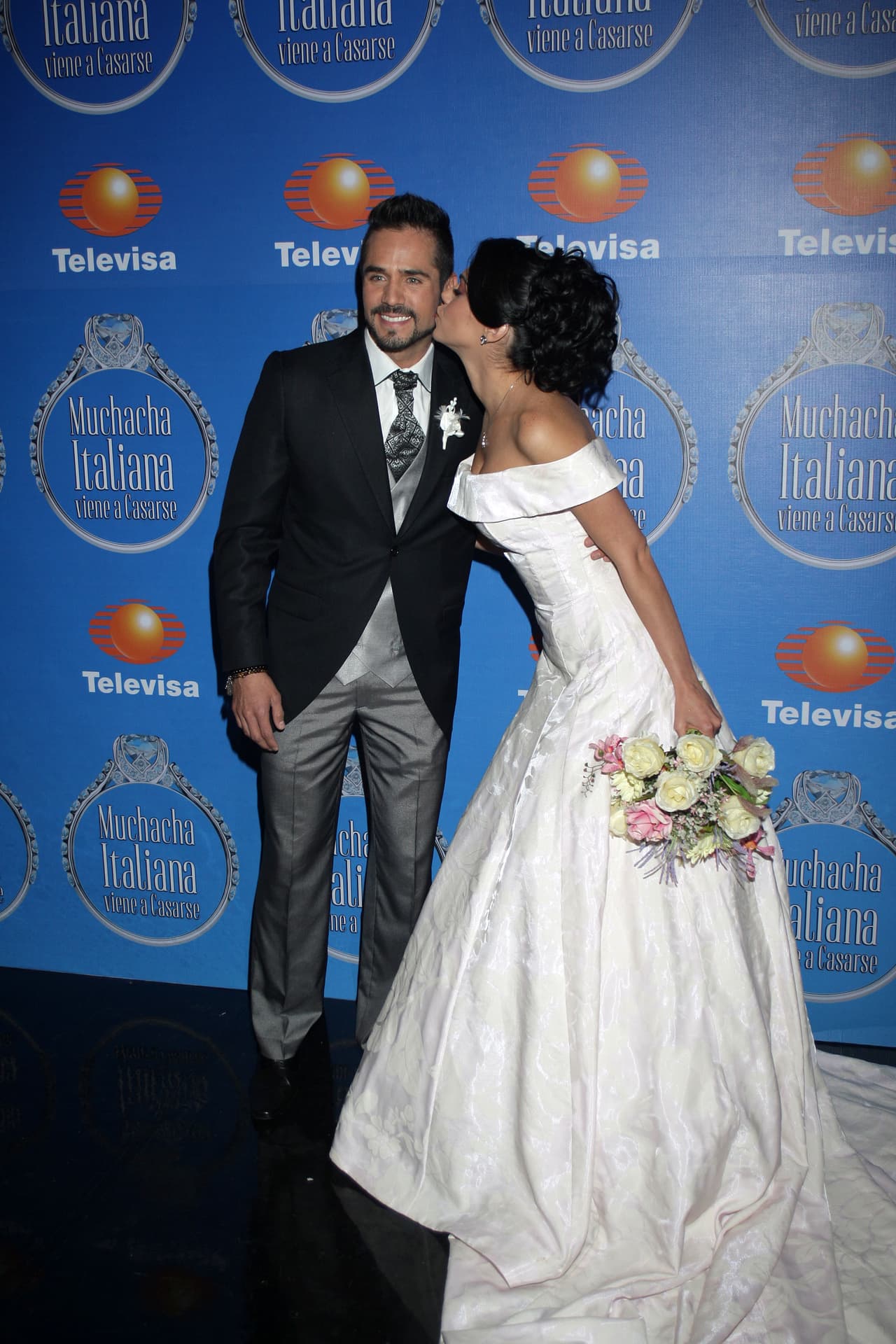 <b><a href="http://www.univision.com/temas/jose-ron">Ron</a></b> se cansó de negar su supuesto y breve romance con la cubana, aunque algunas personas que los vieron juntos dicen lo contrario.