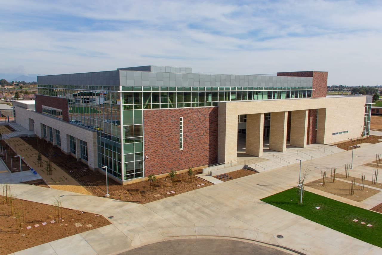 La primera escuela de medicina del Valle Central da la bienvenida a su primera clase