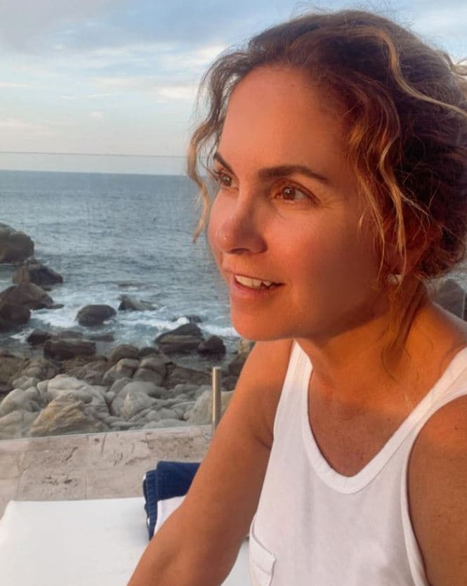 Sin embargo, en su día a día, también opta por darle un respiro a su piel y mantenerla libre de cosméticos.