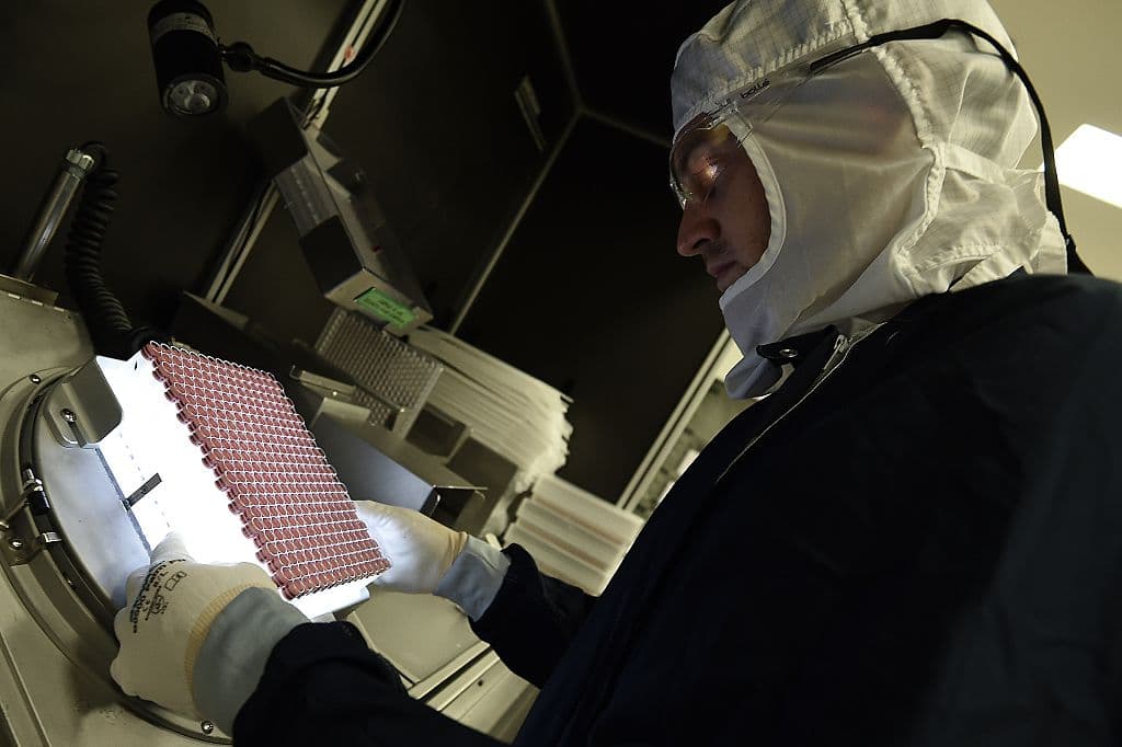 La FDA autoriza el uso de emergencia de un nuevo combo de anticuerpos de Eli Lilly para tratar el covid-19