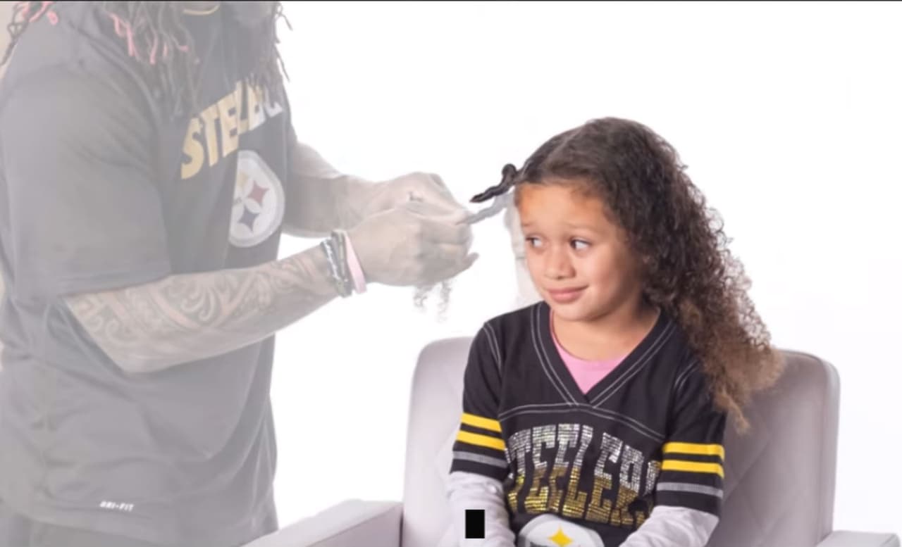 Jugadores de la NFL peinan a sus hijas y ésto es lo que sucede