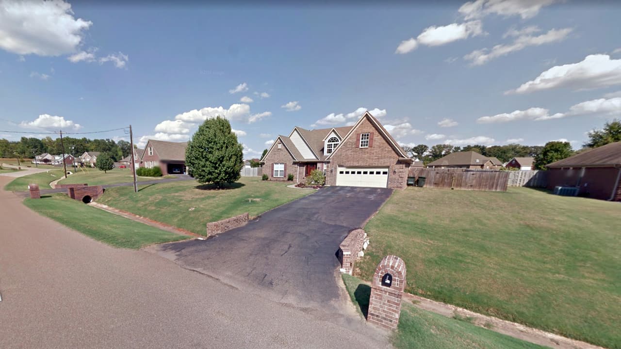 <b>Tennessee: Atoka. Población: 8,917. Ingreso promedio de un hogar: $87,047. </b>A unas 25 millas (40 km) al noreste de Memphis, esta ciudad tiene varios parques, campos deportivos, áreas de picnic y un estanque de pesca. Las calles seguras y la proximidad a una ciudad importante hacen de Atoka un lugar atractivo para nuevos residentes y familias.