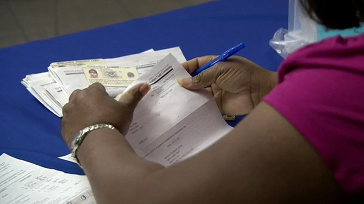 Acuerdo legal favorecerá a más de 60 mil migrantes afectados por política de Trump