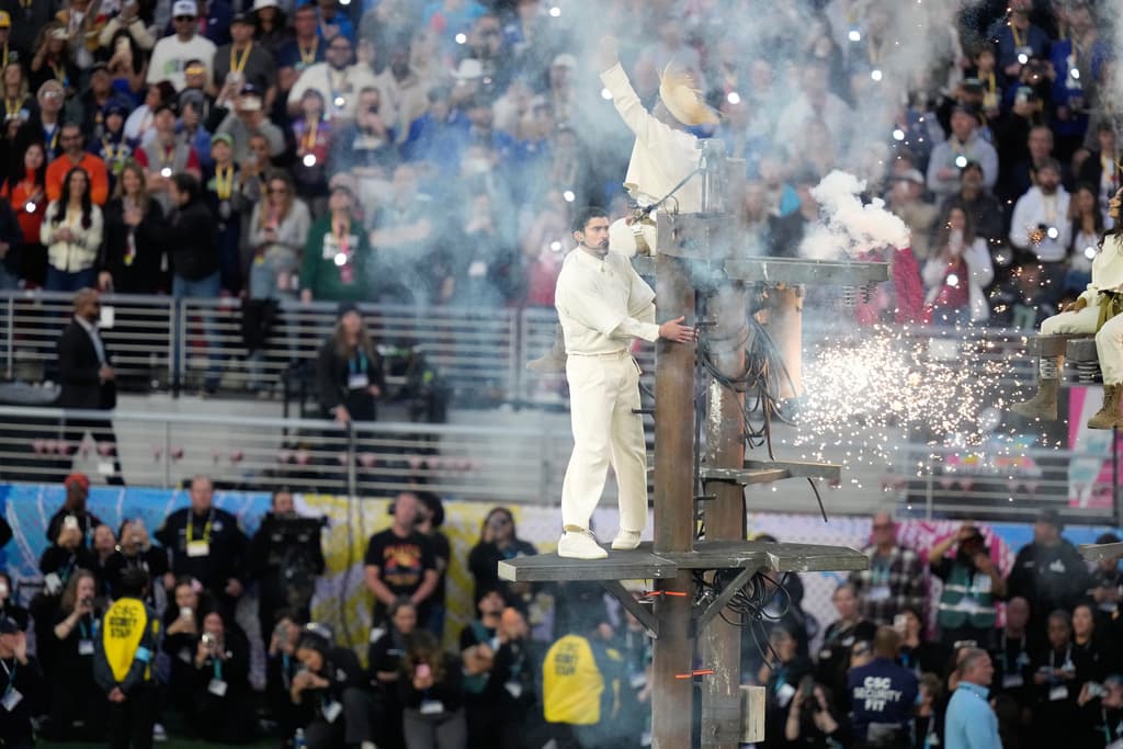 A través de 
<b>'El Apagón'</b> transmitió la frustración con la que vive el puertorriqueño, 
<b><a href="https://www.univision.com/noticias/estados-unidos/apagon-masivo-afecta-puerto-rico-el-segundo-en-menos-cuatro-meses" target="_blank">con un sistema energético deficiente</a></b>.
