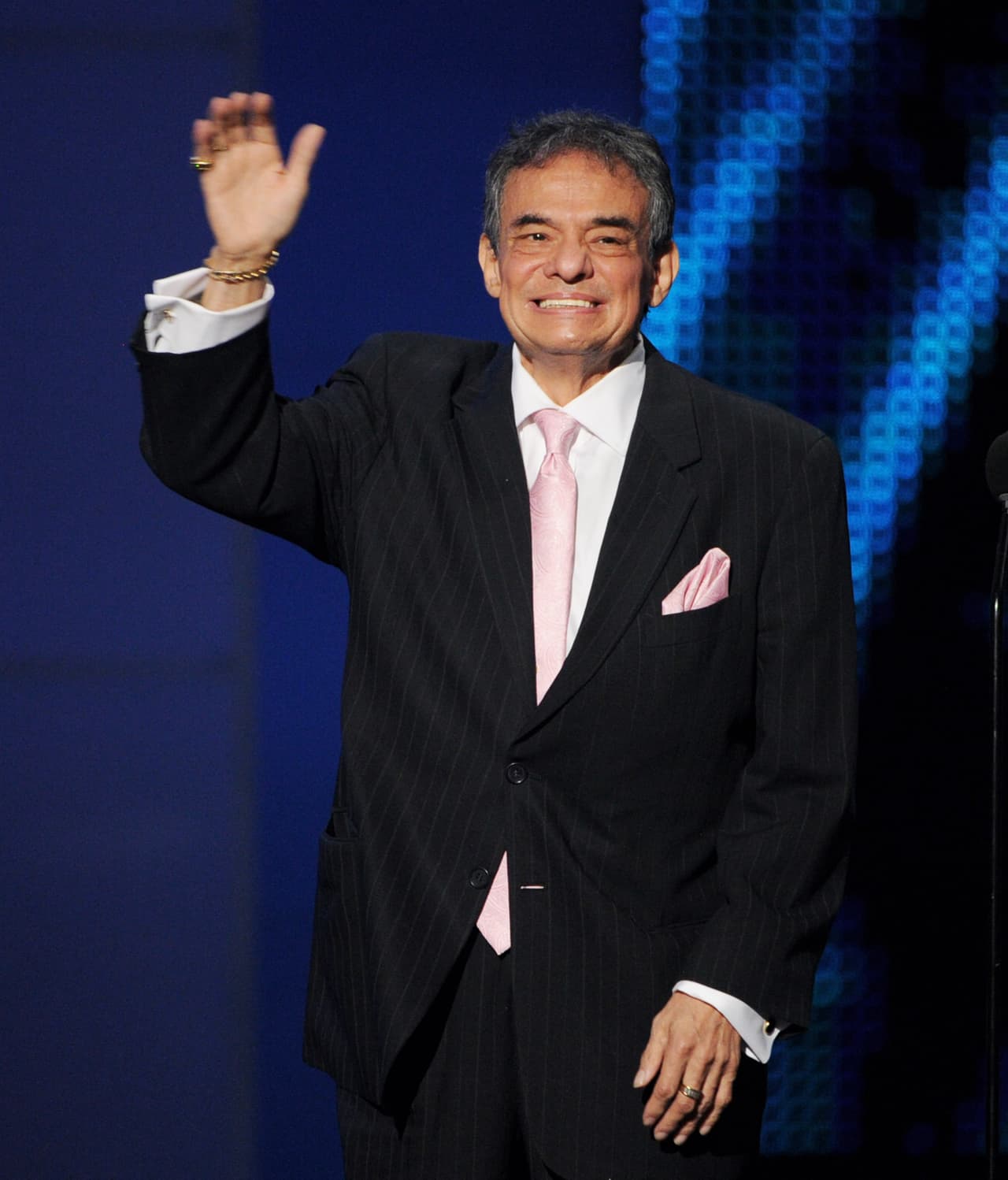 “Me cuesta trabajo hablar por la falta de aire en el pulmón y de la tráquea del lado izquierdo, pero mis cuerdas vocales están limpiecitas”, dijo a Notimex.