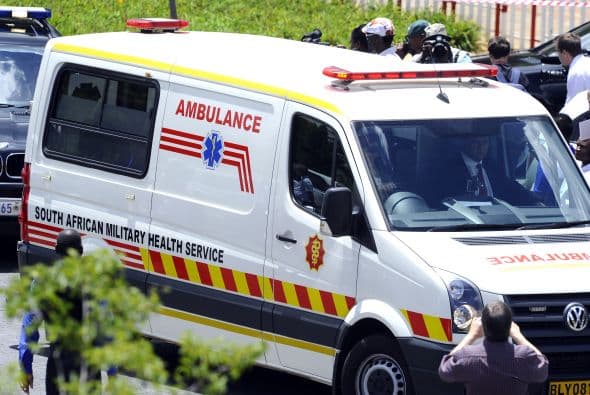 Nelson Mandela, el ex presidente sudafricano, fue dado de alta este viernes luego de haber sido internado por 48 horas en el hospital Milpark en Johannesburgo por una infección aguda en las vías respiratorias.