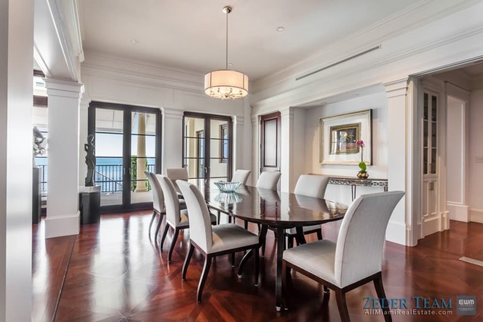 No está claro si la cantante y actriz llegó a vivir ahí. También tiene casas en Miami Beach y Key Biscayne.