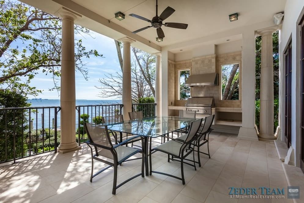 La casa de siete habitaciones fue puesta en el mercado hace tres meses por 28 millones de dólares.