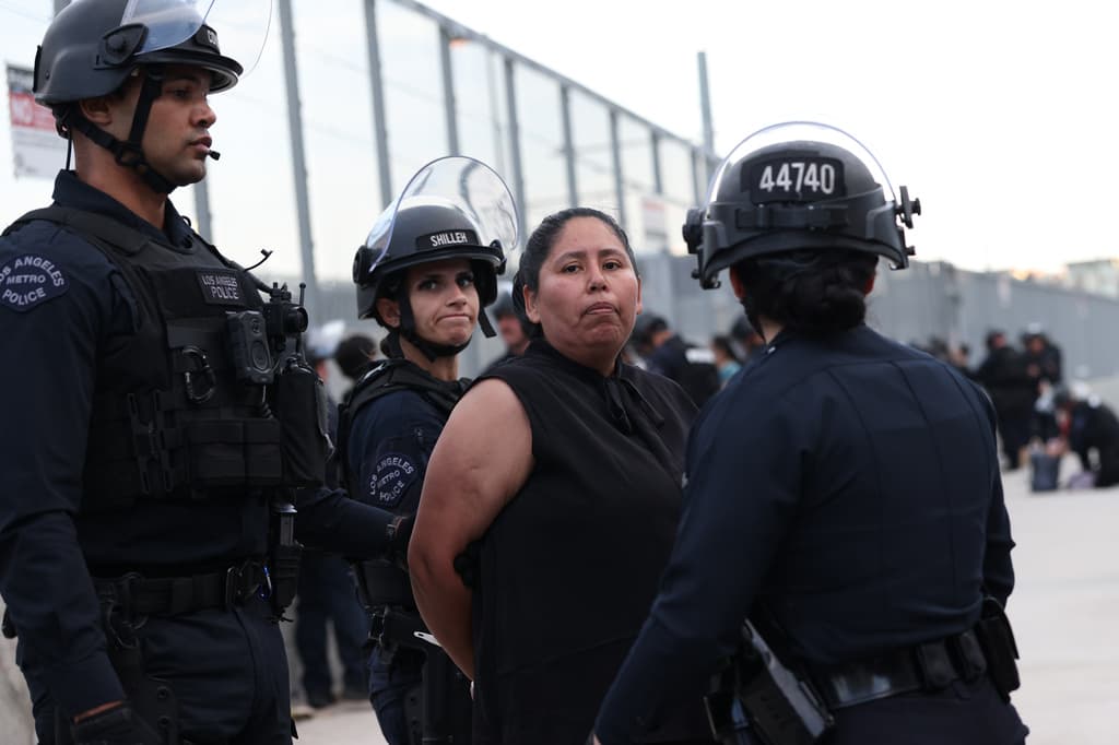 Oficial: 66 adultos y 8 menores los detenidos en el 'No Kings Day III" en Los Ángeles