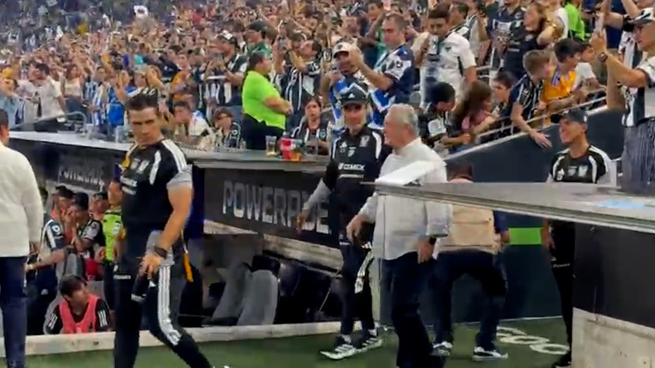 ‘Bufalo’ Aguirre y Vucetich son abucheados en el Clásico Regio