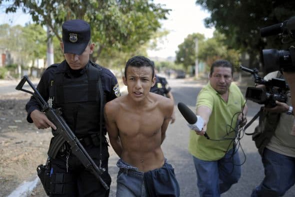 Las autoridades tratan de esclarecer el motivo de los asesinatos. Hoy, los patrullajes de los policias y militares continúa.