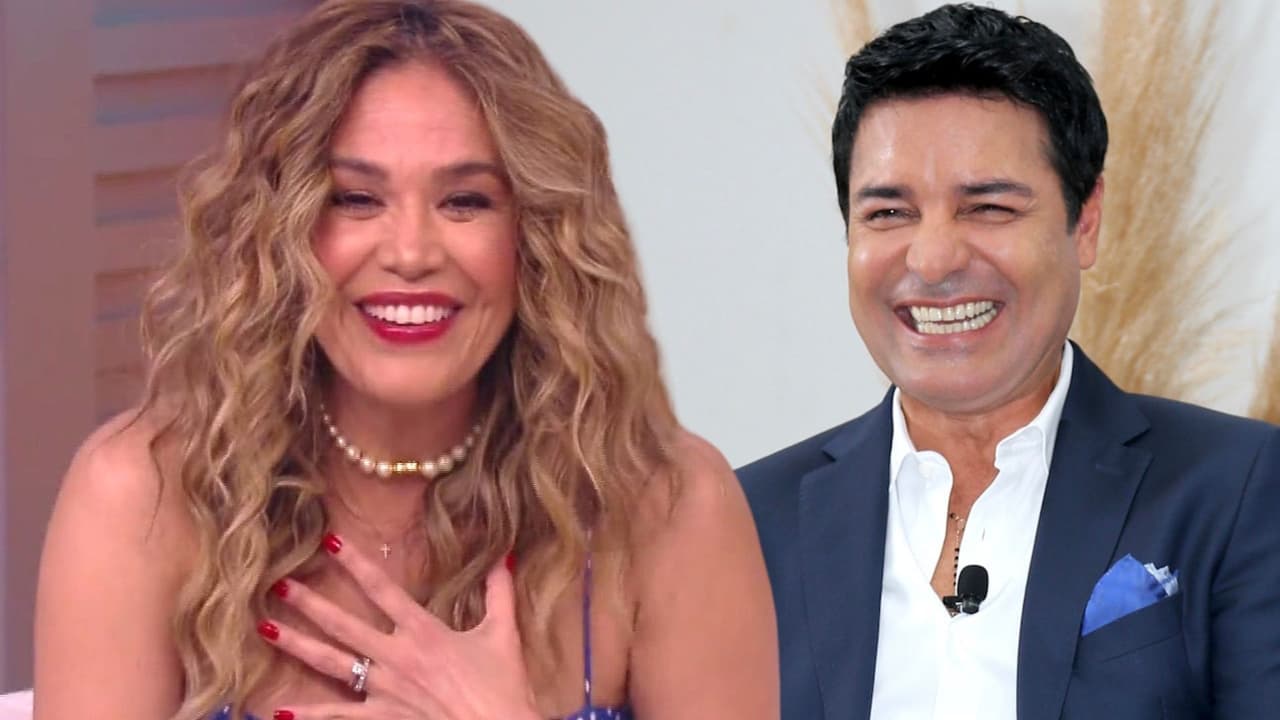 Karla Martínez se sonrojó al escuchar la inesperada respuesta de Chayanne