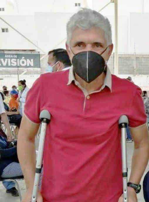 Tuca recibe primera dosis de la vacuna contra el coronavirus