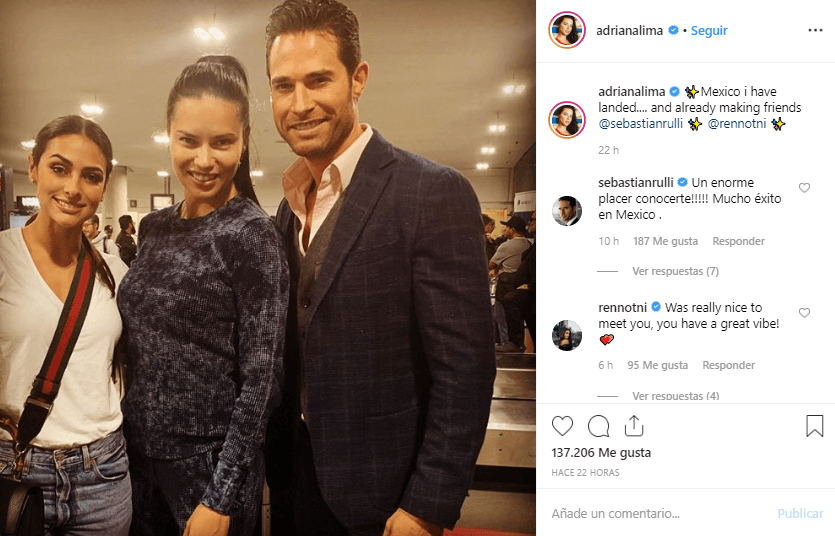 A su llegada al aeropuerto de la Ciudad de México, conoció a Sebastián Rulli y Renata Notni, y la modelo compartió el inusual momento en su cuenta de Instagram como toda una fanática.