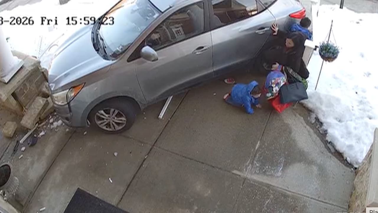 Mujer y sus hijos son atropellados frente a escuela de Nueva Jersey; conductora estaba ebria