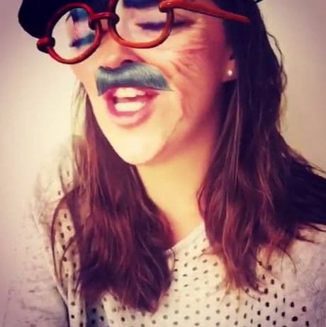 Con un divertido video, Regina Blandón mostró a sus fans cómo se vería de viejito y con bigote, a lo que algunos respondieron con risas y comentarios como "Por qué no eres una niña normal".