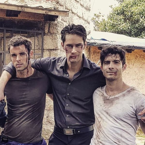 Mientras que 
<b><a href="https://www.univision.com/temas/osvaldo-benavides">Osvaldo</a></b> es 'Juan Pablo', un hombre que ayuda a que los asesinos de los papás de 'Isabela' paguen sus crímenes ante la ley.