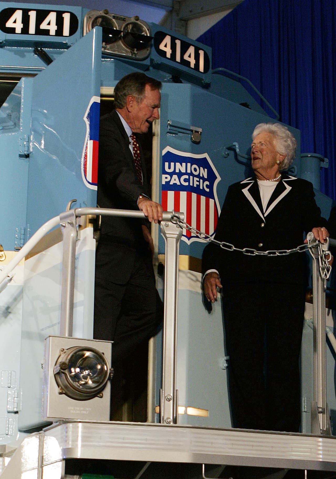 Aquel año, la locomotora fue revelada cerca de su biblioteca en Texas y al evento el expresidente asistió con su esposa Barbara.