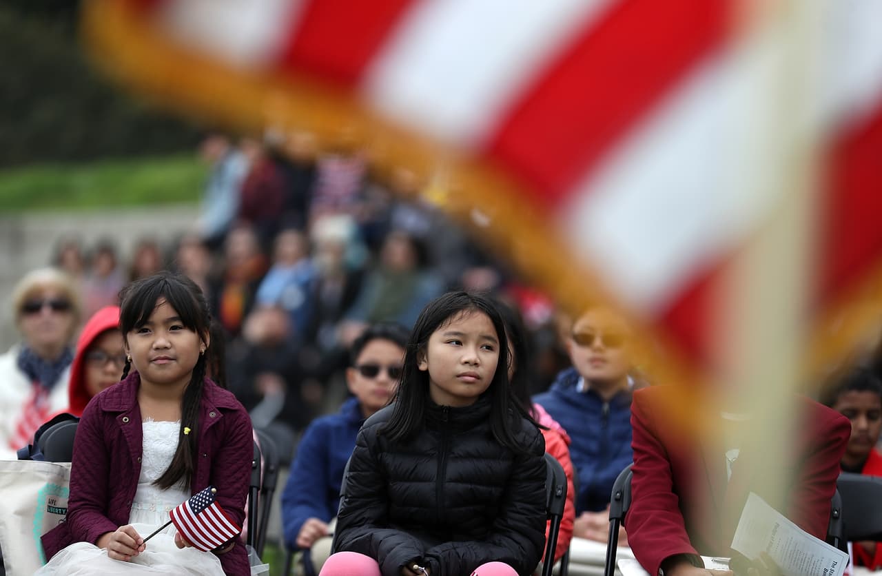 Los niños, de entre seis y doce años, son originarios de siete países diferentes.