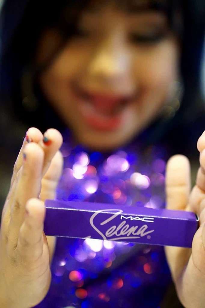 Uno de los regalos para Ayvah fue la colección Selena de los cosméticos Mac.