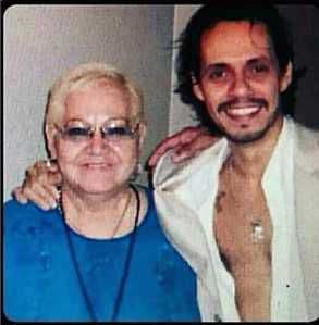 El cantante y su madre, Guillermina Quiñones, fallecida este jueves al medio día en Puerto Rico.