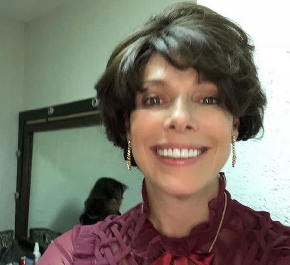 “
<b>Intenté enamorarme de un hombre</b> y en una ocasión casi lo logré, porque tampoco somos máquinas”, dijo, sin revelar la identidad de la persona.
<br>