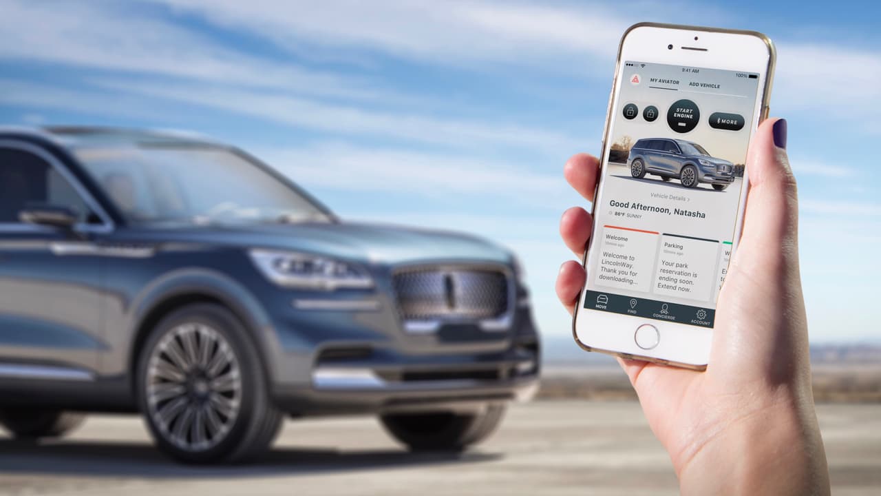 Con la nueva Lincoln, debuta una aplicación para smartphones que convierte al teléfono en una llave para abrir, cerrar y encender el vehículo y el sistema
<b>tecnologías de asistencia activa al cond</b>uctor Lincoln Co-Pilot 360.