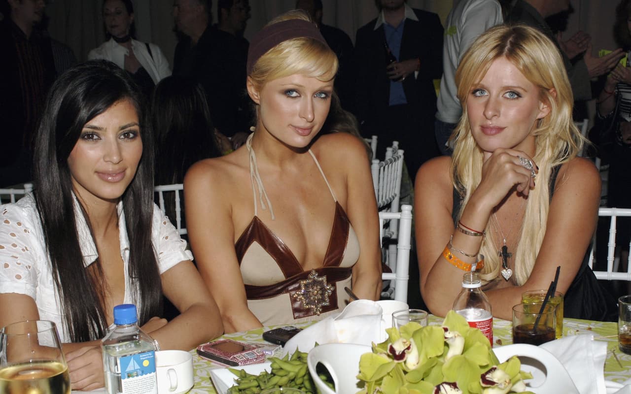 Era normal ver a Paris Hilton acompañada de una de las integrantes de la familia Kardashian en eventos sociales, así como fiestas con famosos.
