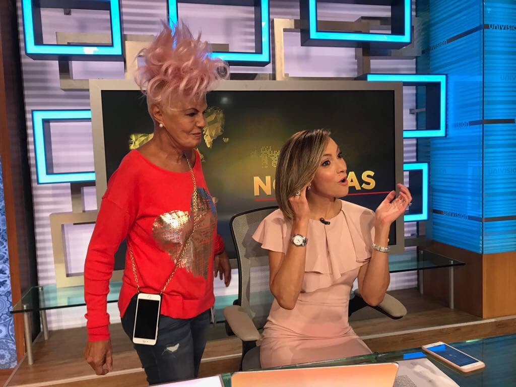 Mayra llegó a sorprender a Satcha con su cambio de look.