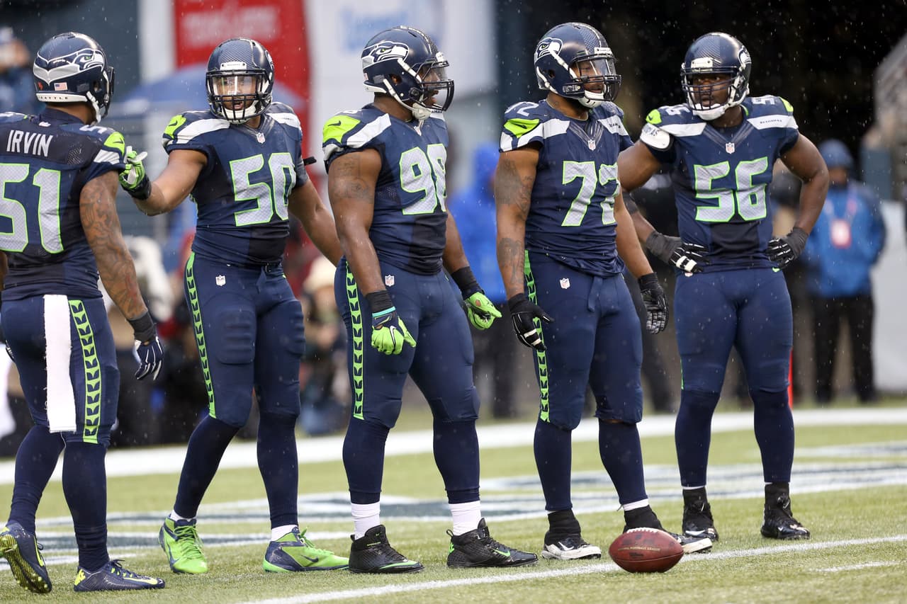 <b>CLIFF AVRIL & MICHAEL BENNETT – LB/DT, Seattle Seahawks</b>
<br>Los Seahawks están lidiando con lesiones de dos de sus defensivos estelares. Cliff Avril está fuera por tiempo indefinido con una lesión en el cuello y la columna. Michael Bennett sufrió una lesión en el pie de la fascia plantar y podría ser baja dos semanas más, según Pete Carroll. Bajas que debilitan la unidad más famosa de Seattle.